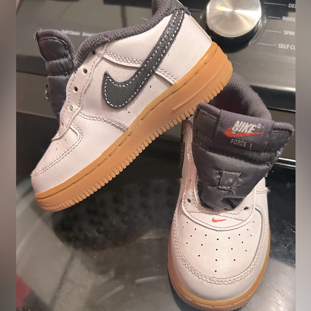 Boys Nike Air Force 1’s